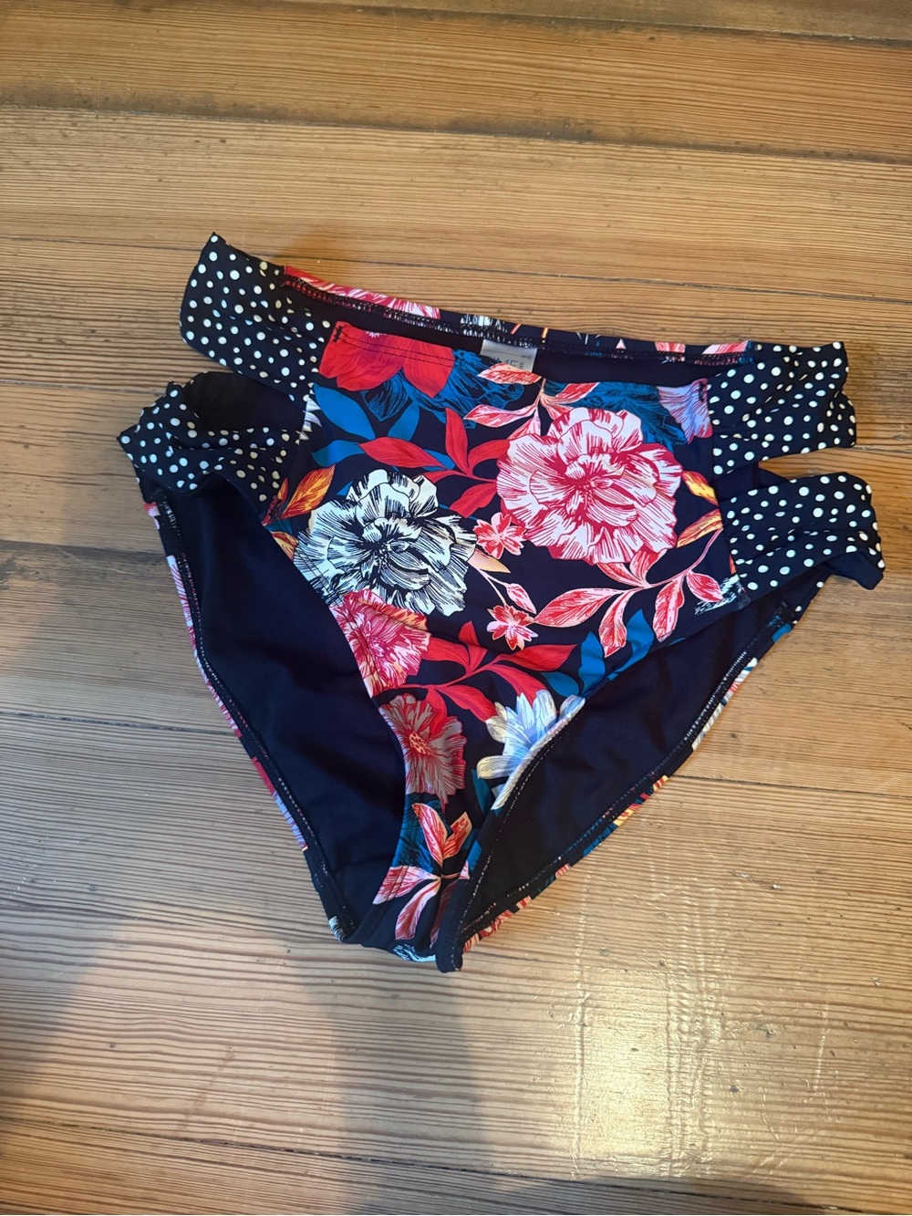 Time and Tru Floral Swim Skirt/Swim Bottom – S/M (4-6)